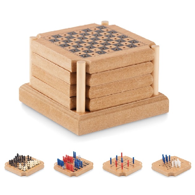 Podkładki drewniane z czterema grami: kółko i krzyżyk, tryktrak, szachy oraz warcaby chińskie.